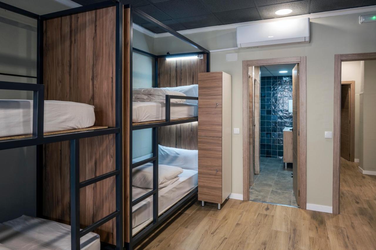 Bed 12-Bed Mixed Dormitory Room