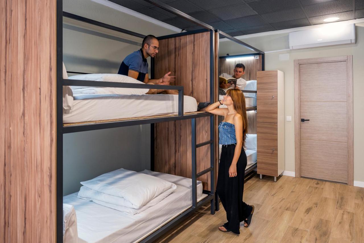 Bed 12-Bed Mixed Dormitory Room